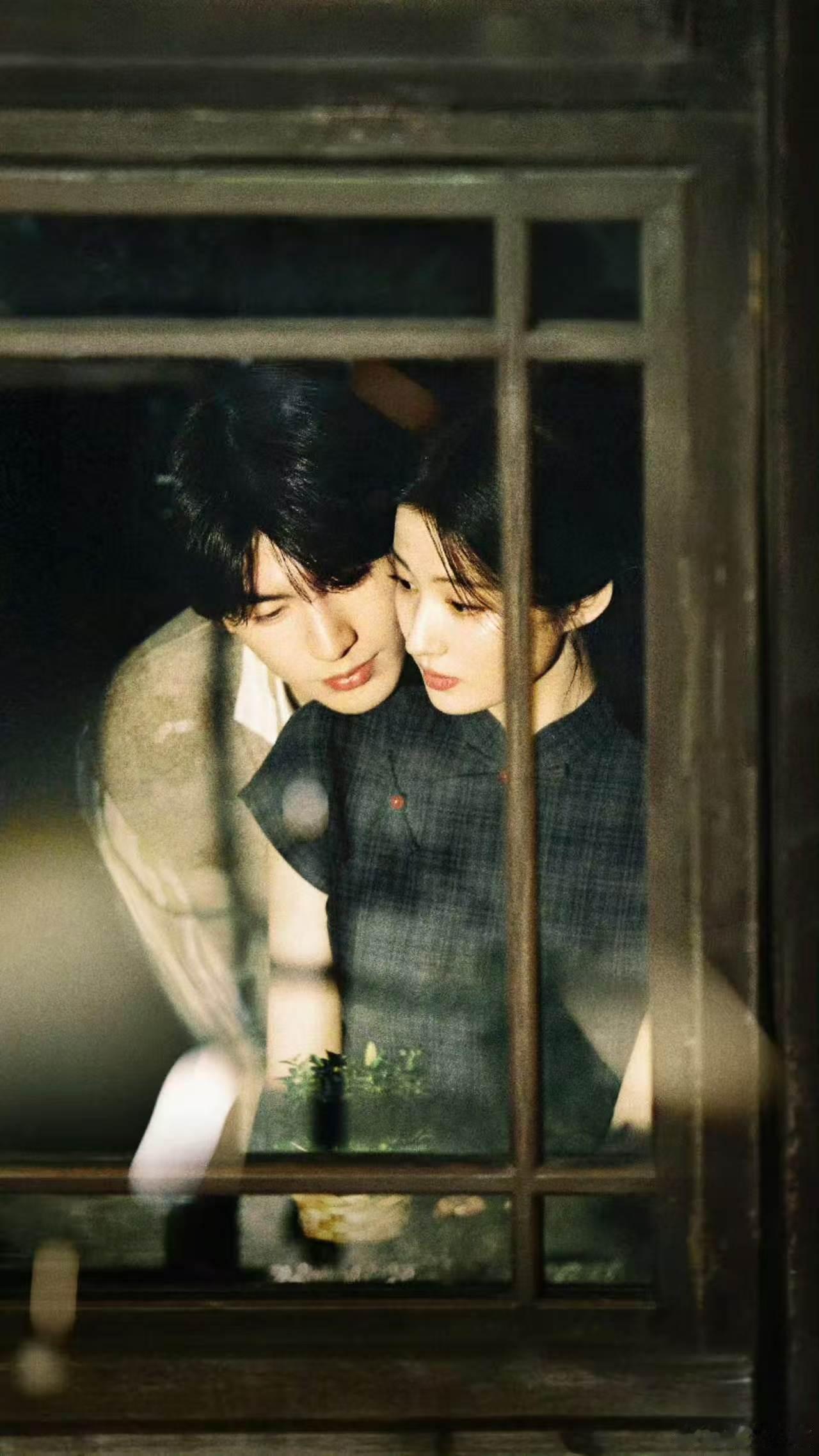 这一秒过火花絮好甜真的会被花絮甜到尖叫！不经意的靠近、下意识的照顾，细节里全是藏