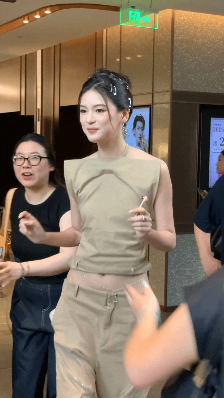 这是哪位明星？怎么可以这么好看？