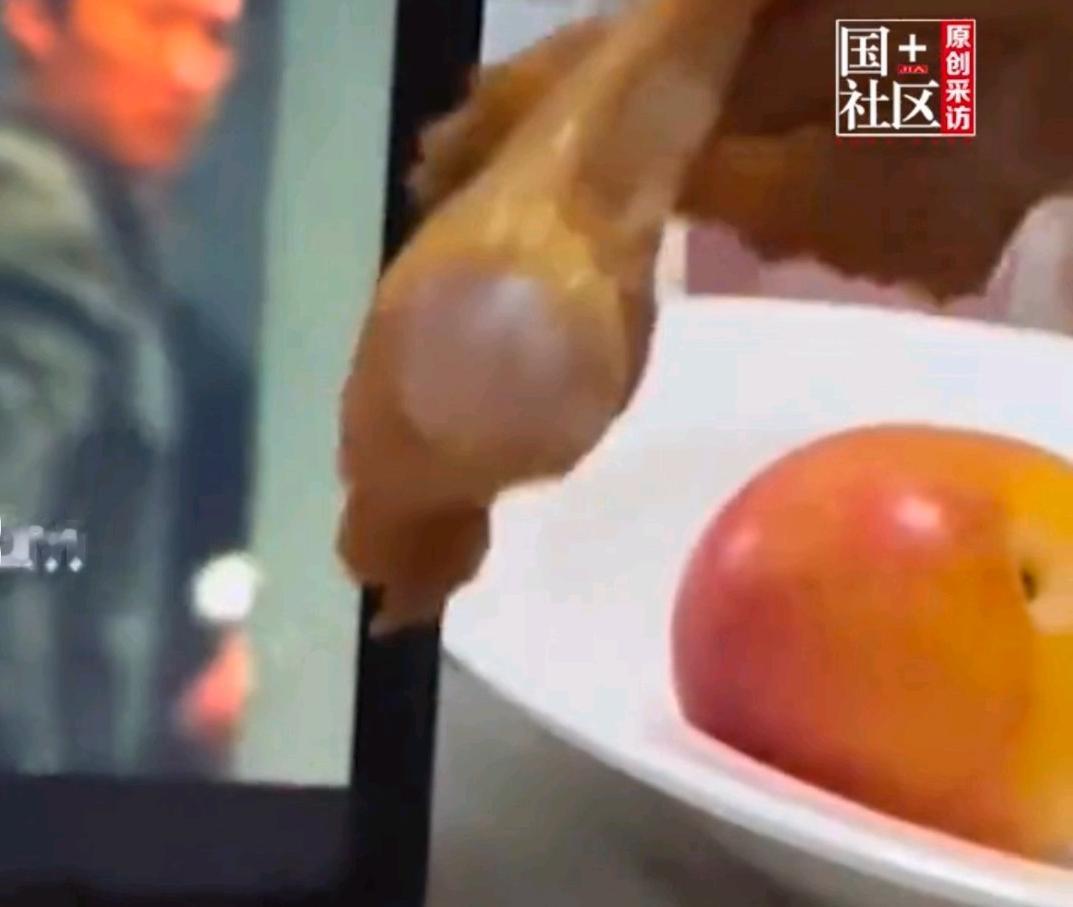 女子29元韭菜炒蚌肉吃出1颗粉珍珠！网友：这顿饭直接封神
 花29块钱点一盘韭菜