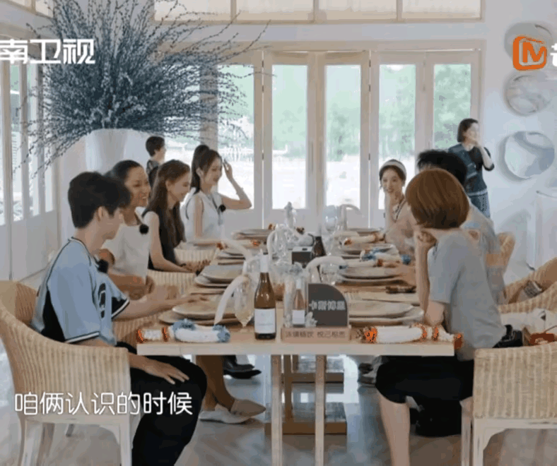 黄晓明精心铺垫求夸奖，遇上耿直瞿颖直接翻车，姜妍一句话救场堪称情商教科书
 
中