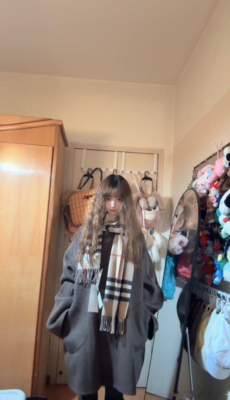 想过冬天想穿doudou这个大衣了 ​​​