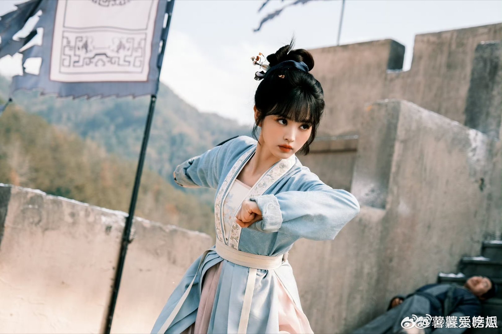 田曦薇165.5高体重70多斤:身高体重都对不上，身高是168.5 体重也没有这