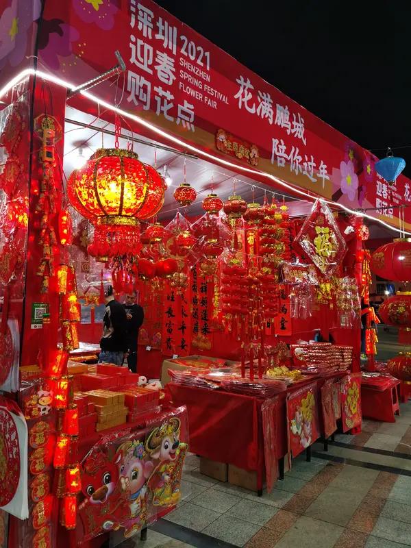 深圳花市这次的反向拍卖太有意思了，价格越喊越低，简直打破了常规。以往拍卖都是价高