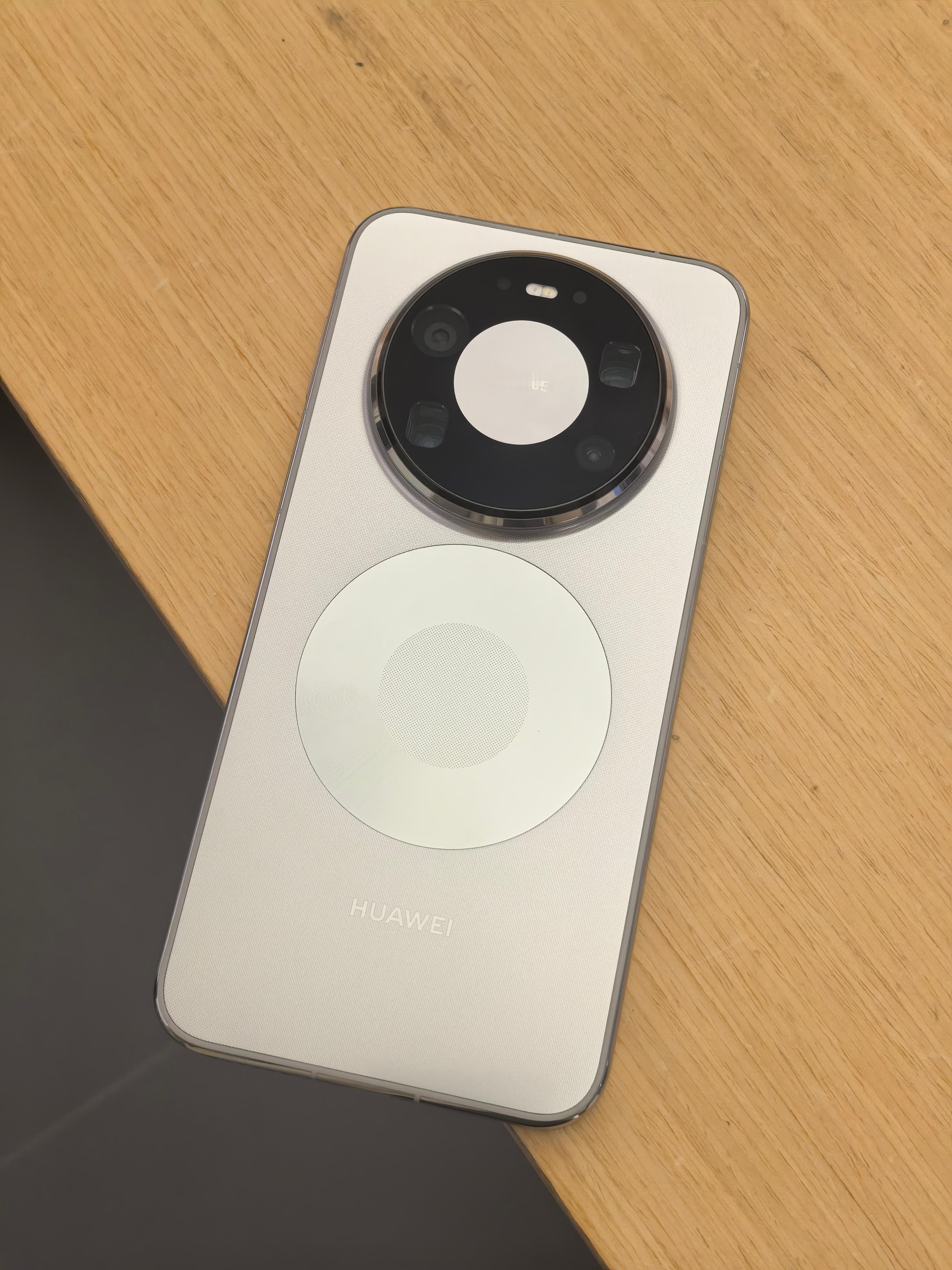 绝对是最难抢的旗舰手机，但很值得。 