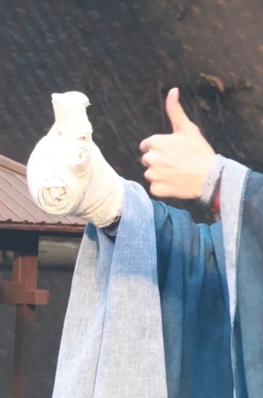 我笑得吐血我们凤爪咋这样了 