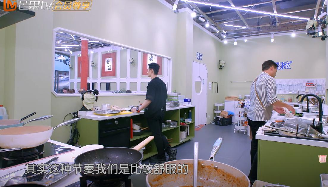 单档经营的时候，林大厨对黄晓明说：其实这种节奏我们是比较舒服的。黄晓明也很认同，