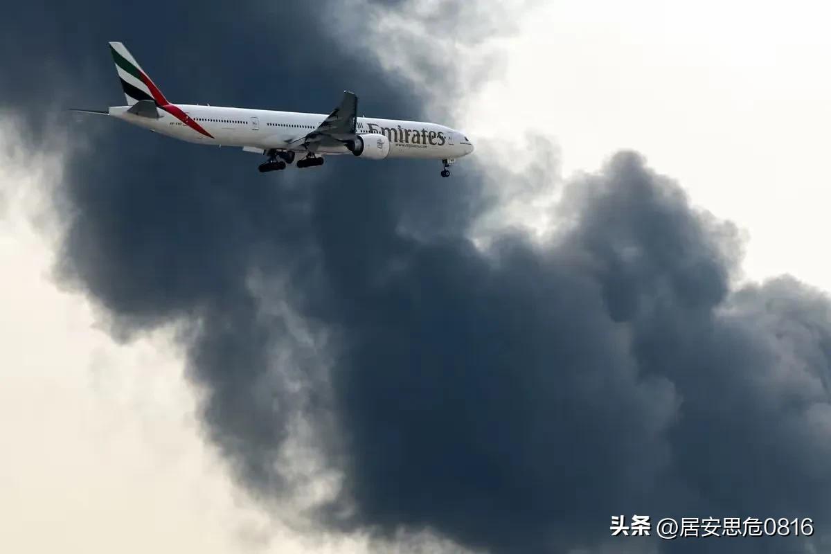 据《华尔街日报》报道，在冲突初期伊朗发动袭击时，一架阿联酋航空的空客A380和一