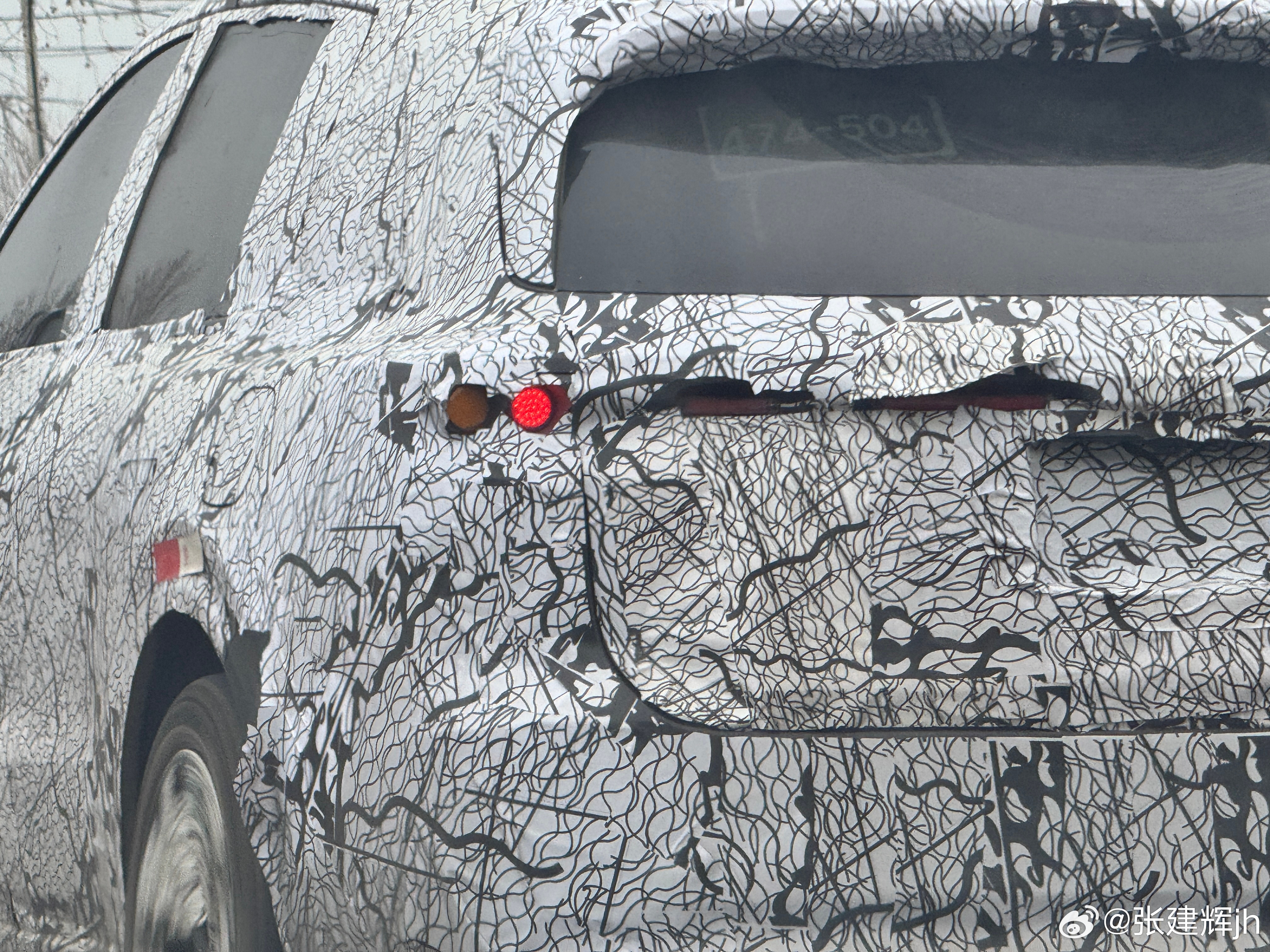 理想改款L系列的尾灯要变成小圆灯了？路上看见好多理想伪装都是这个尾灯，但是L9 