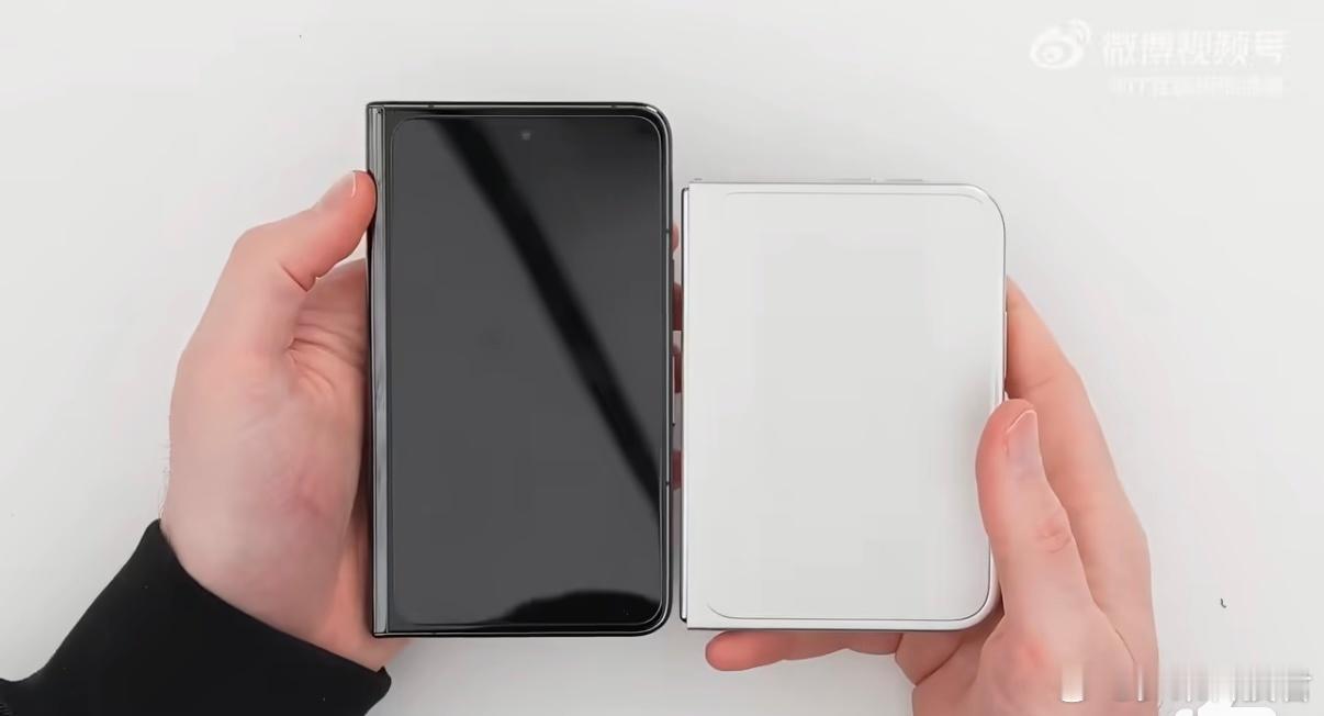 首款折叠iPhoneUnboxTherapy老哥开箱iPhone折叠屏机模视频，
