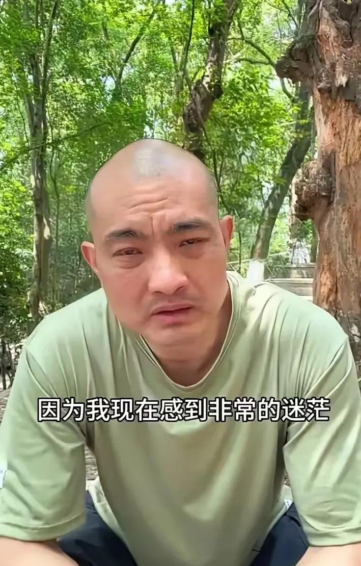 男儿有泪不轻弹，只是未到伤心处！
奇娜没了，岳父岳母回阿根廷了，家里有三个孩子需