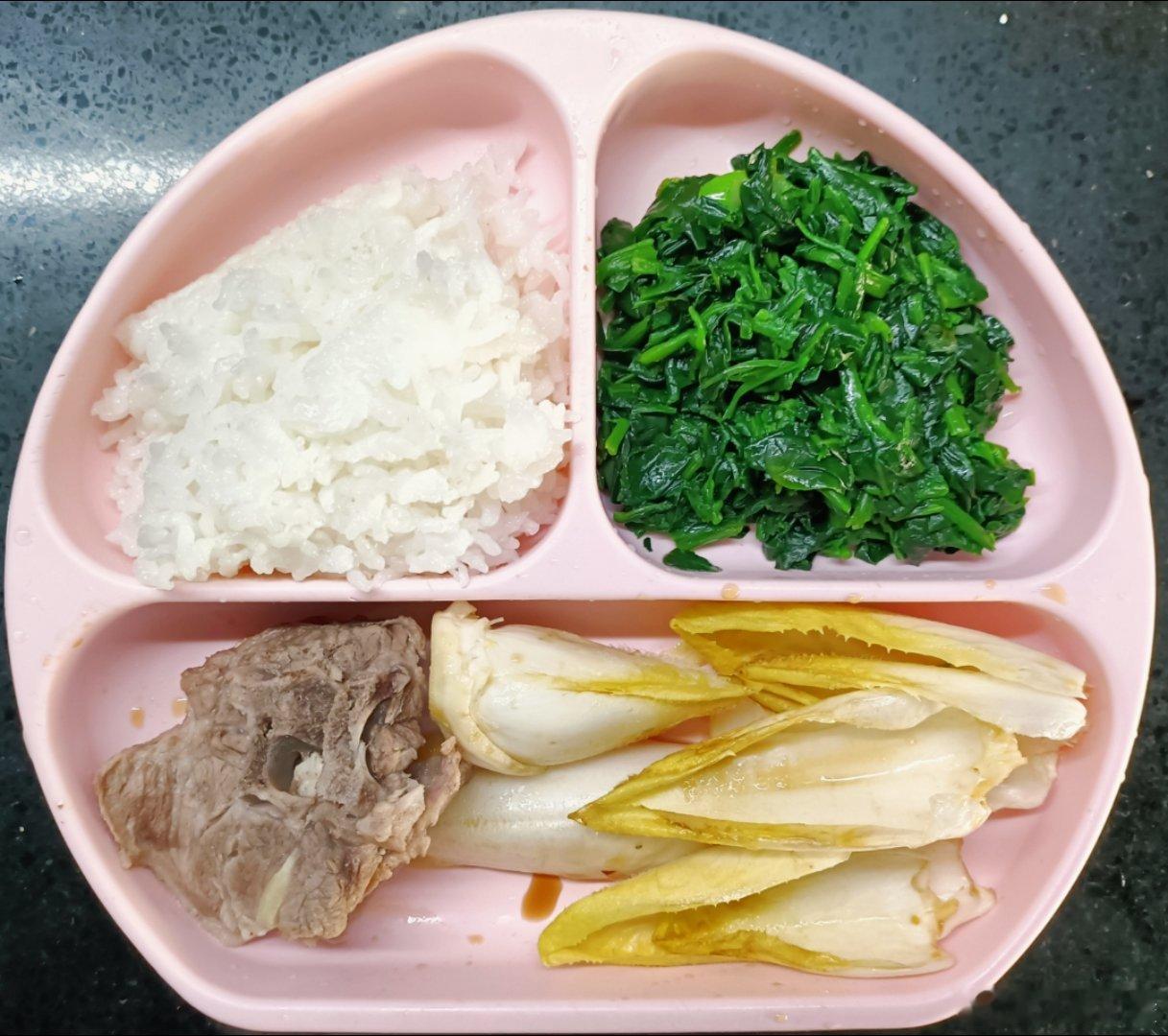 #糖糖的饭饭##科学育儿营养护航# 这周糖糖就在家吃了一天饭，幼儿园五天，姥姥家