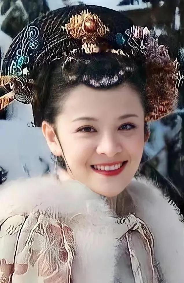 网友提问要是曹琴默真心归顺甄嬛，甄嬛能保住她吗？答案大概率是“难”，甚至可以说“