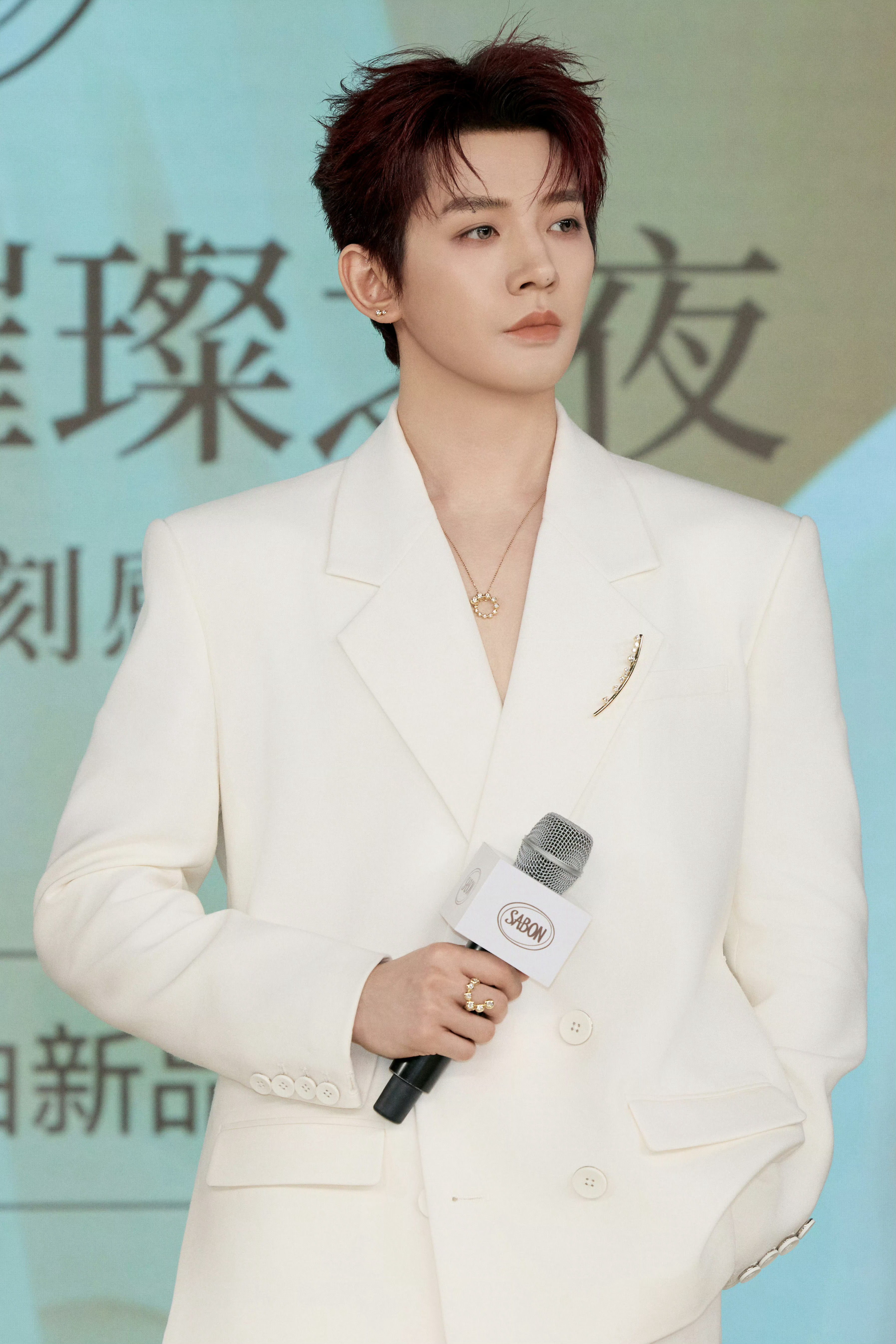 0605钻为己有五周年快乐💎邓为 不知不觉五周年啦，时间过得真快，期待为为更多