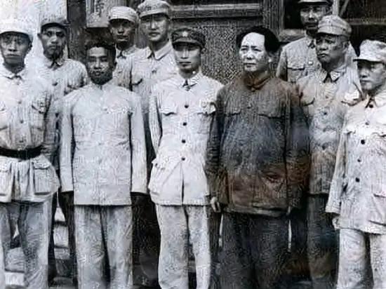 在人民解放军百万雄师过大江的关键时刻，国民党第二舰队司令林遵毅然率部投向光明，使