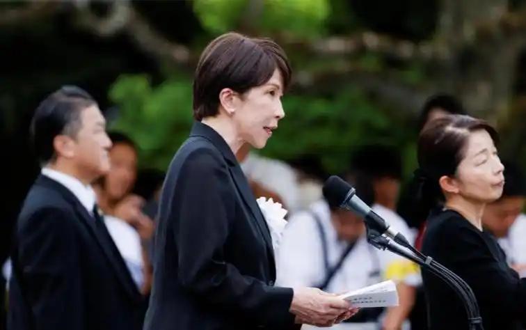 怂了？高市早苗或迫于压力放弃参拜靖国神社。据日本共同社8月12日援引多名相关人士