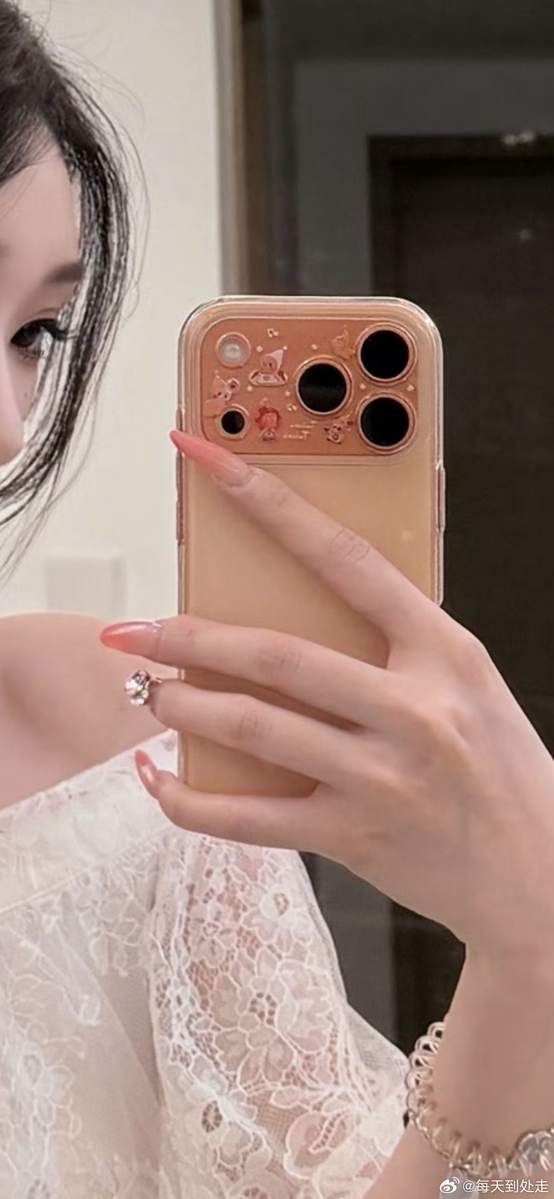 手上的iPhone 17 Pro突然又变香了！iPhone18Pro起售价或达1