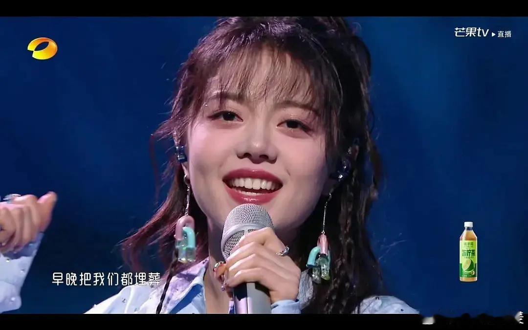 这个时期的赵今麦真的好像网红pay姐，这妆造太吓人了 ​​​