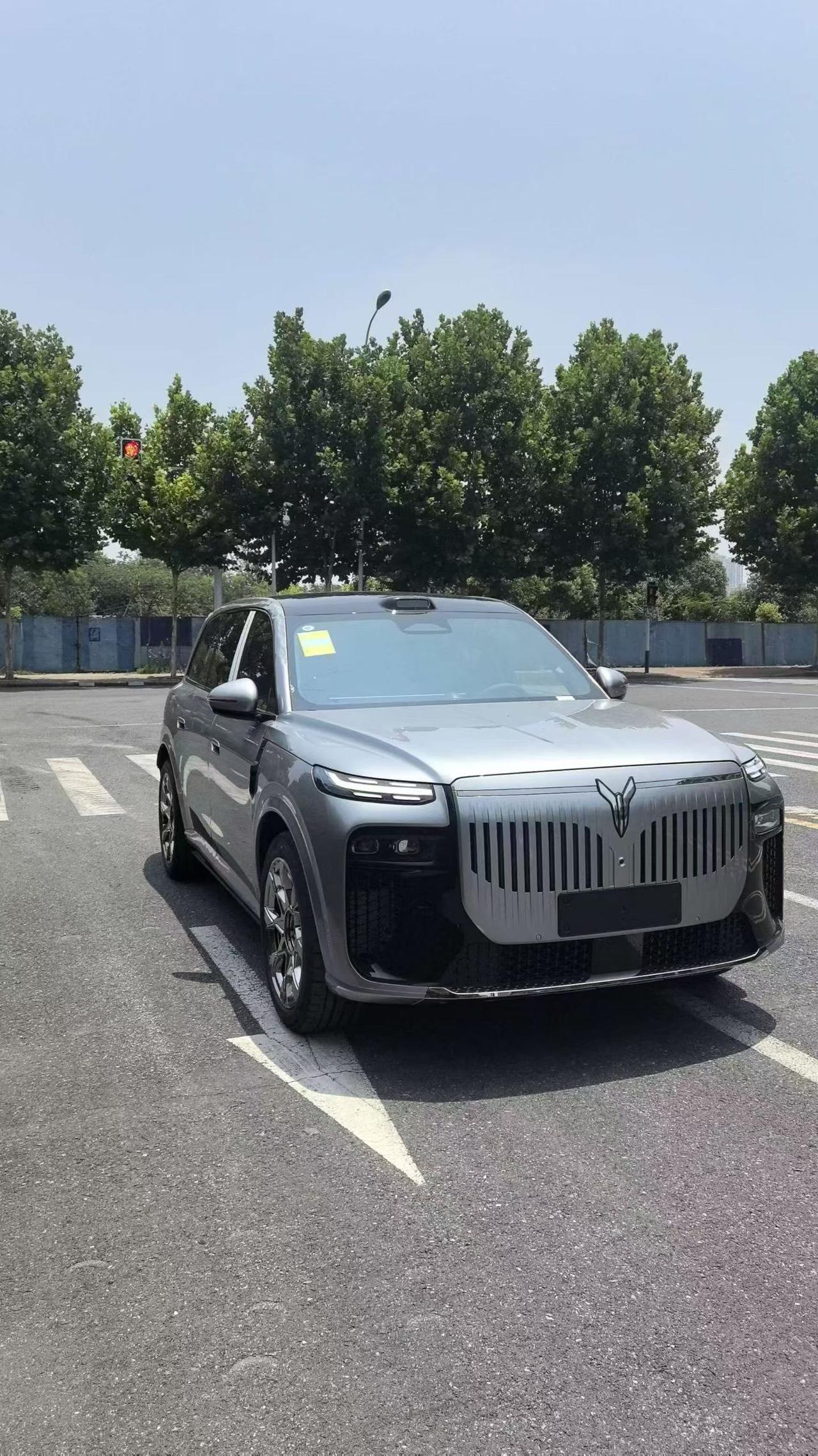 车型:岚图泰山X8 Ultra PHEV
896线主激光雷达+22英寸天地星芒轮