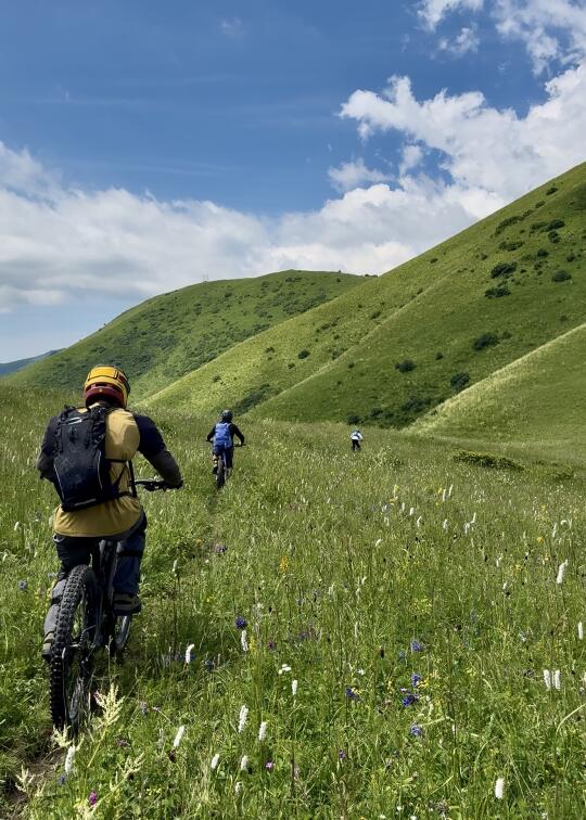 昨天在崇礼，0基础小白骑车穿越了6个山头！！！