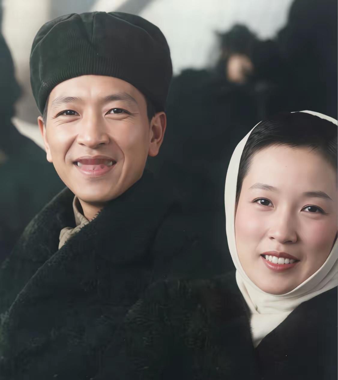 自古美女爱英雄
她俩长的好像啊