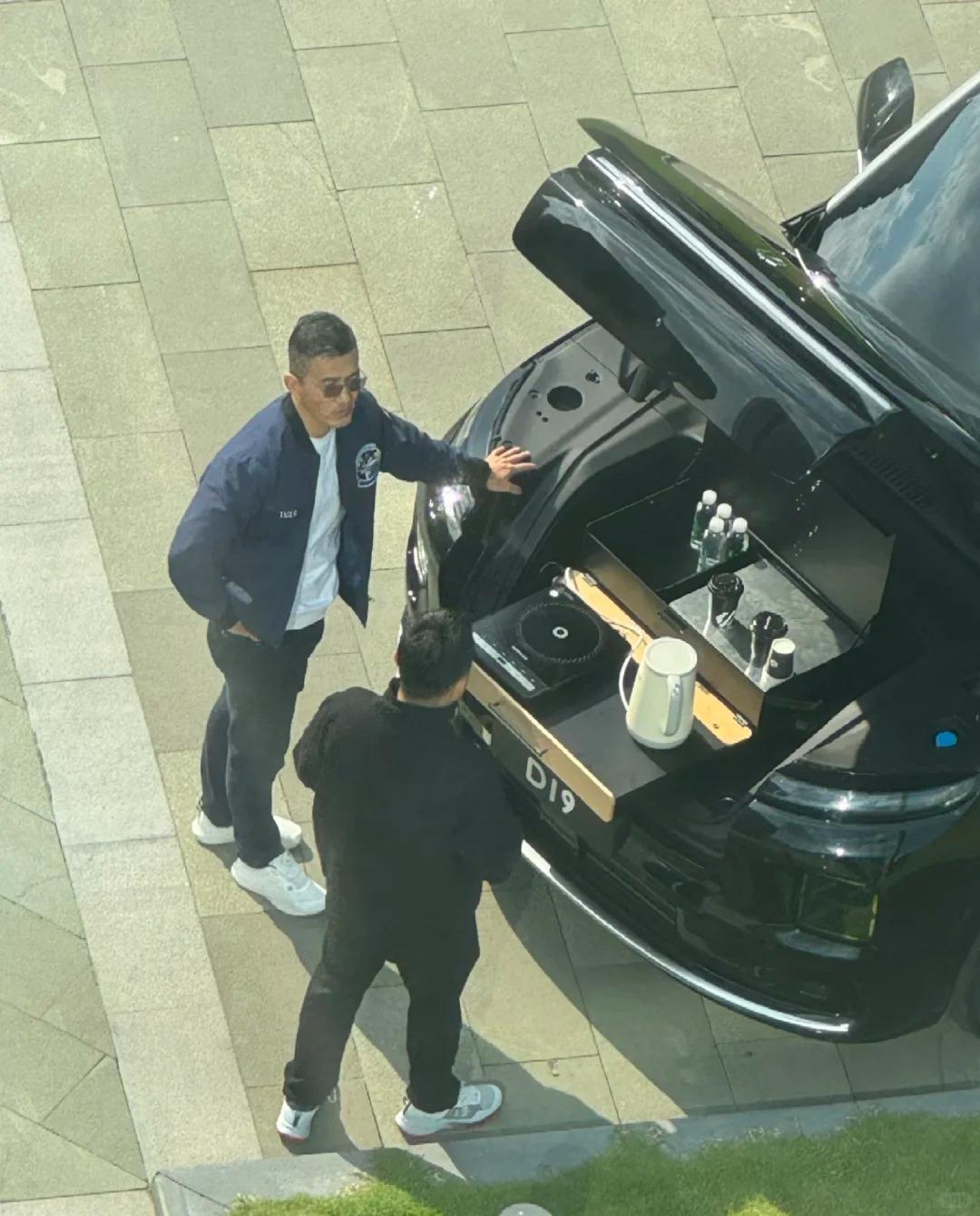 零跑D19前备箱使用场景之茶桌....[呲牙]【来自懂车帝车友圈】