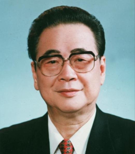 1992年7月，邓颖超因病离世，谁知，邓颖超去世前一日说出的是“李鹏”二字，这背