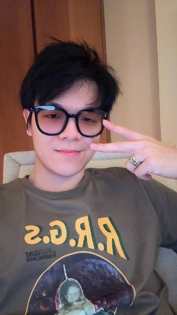 柯洁今日决胜局  这局这么优还想搞还搞盘外的，这也太恶心了。 