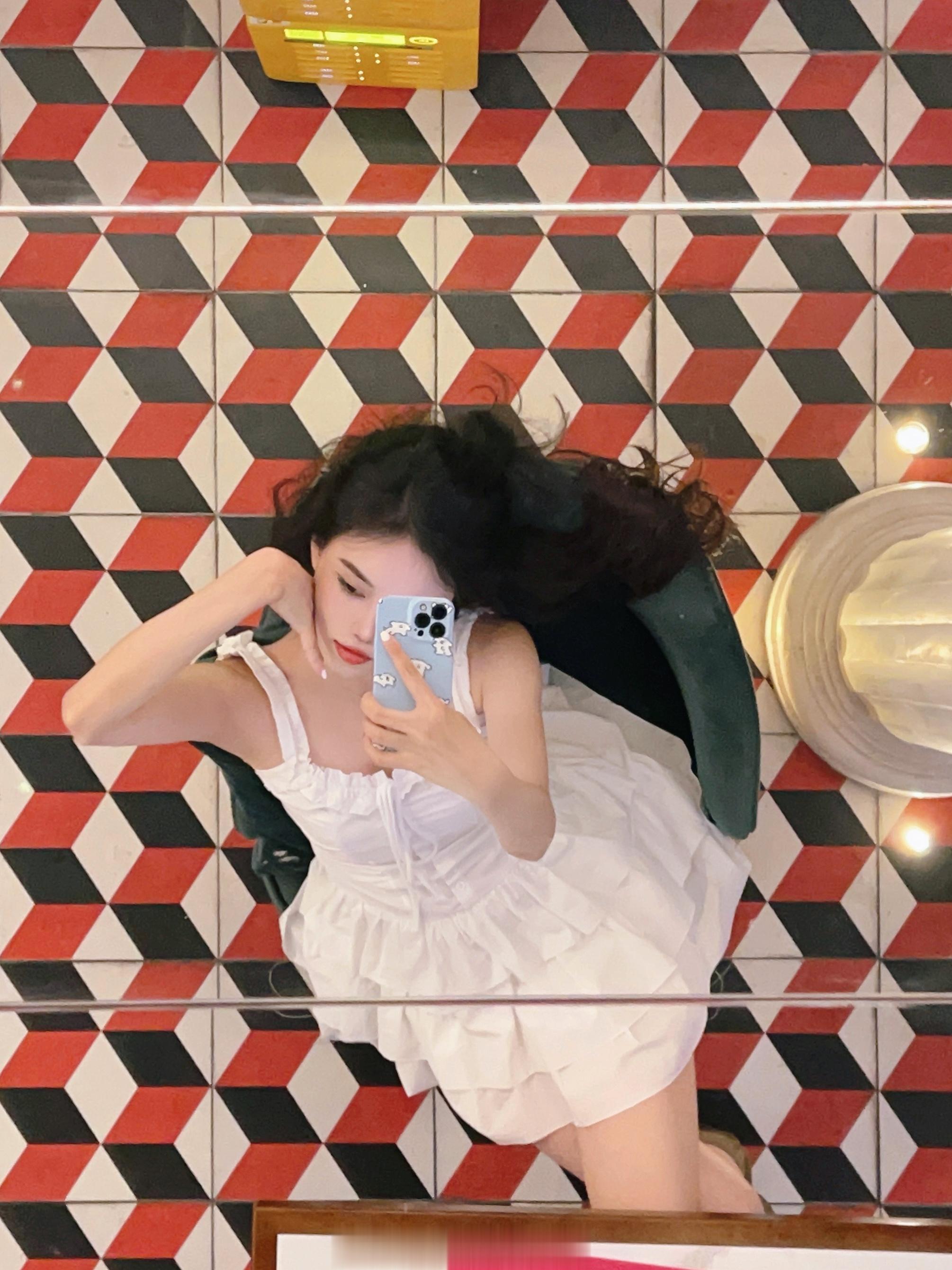 今天是小英 ​​​