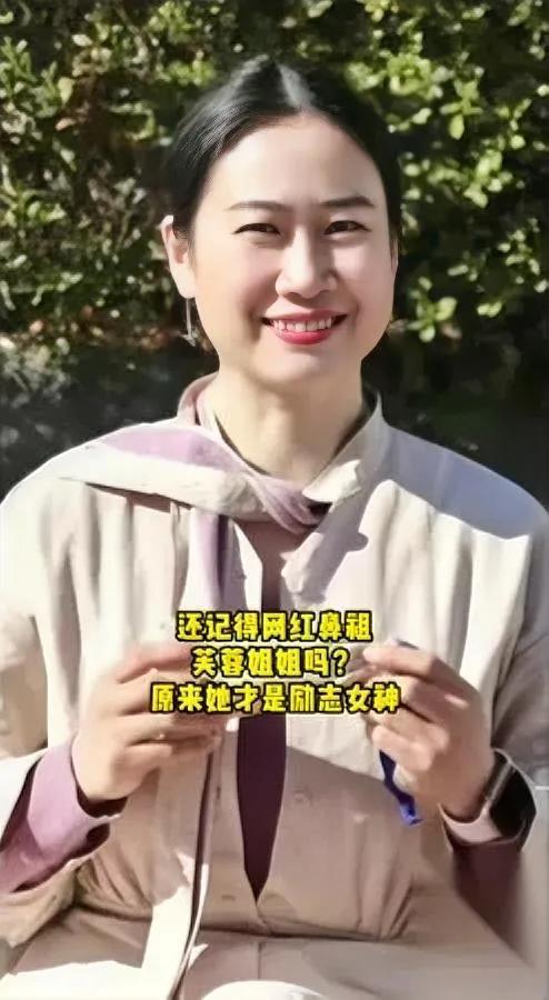 我是真没想到

这俩人居然是老友

一个是初代黑红网红芙蓉姐姐，一个是北大出身的