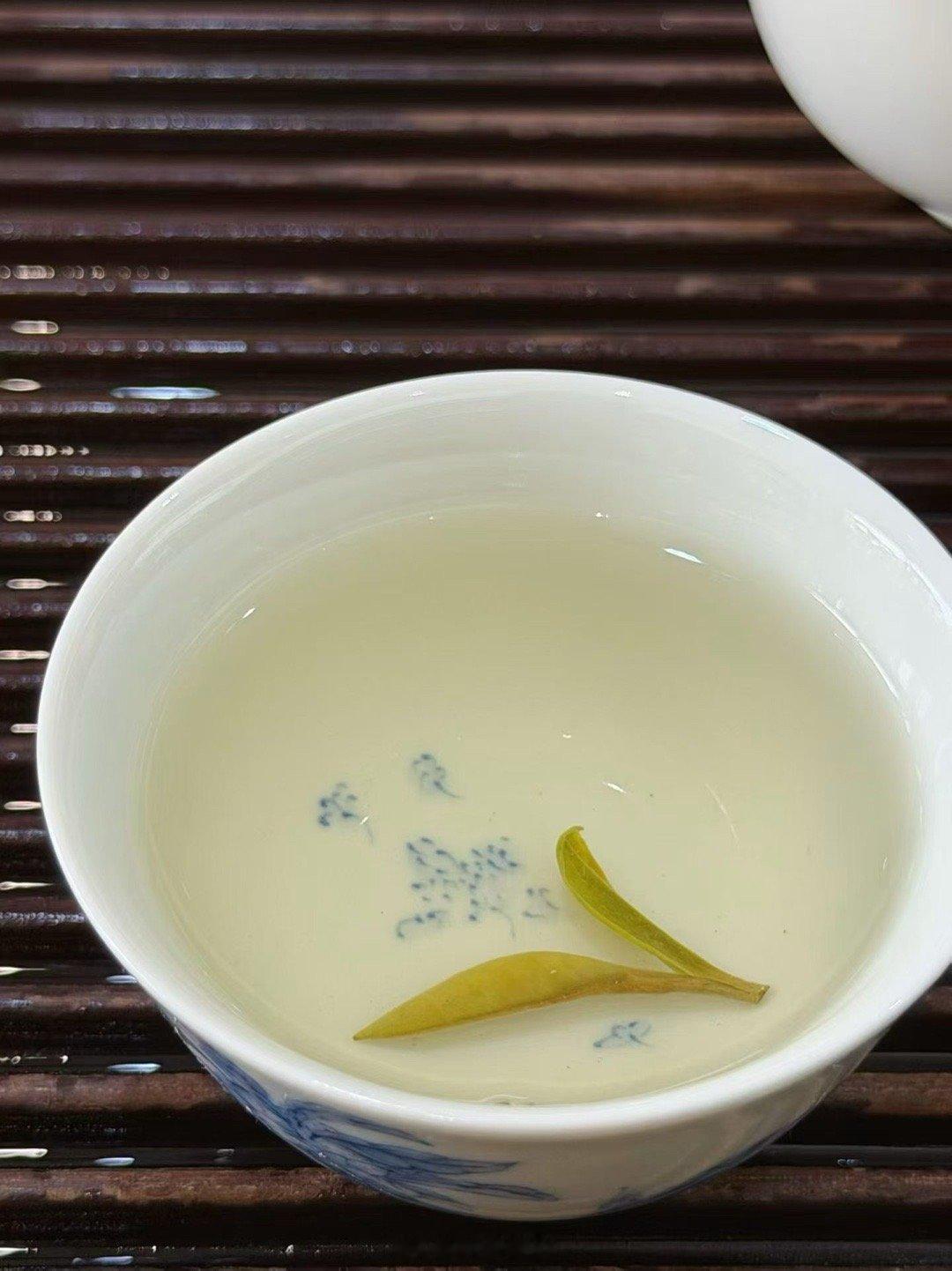 习惯是一个很心酸的词，它可以代替所有的一言难尽…… 