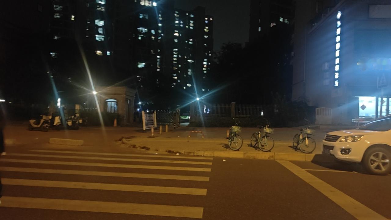 普京"俄乌同属一个民族"这个说法，需要从历史渊源和现实政治两个层面来看。

历史