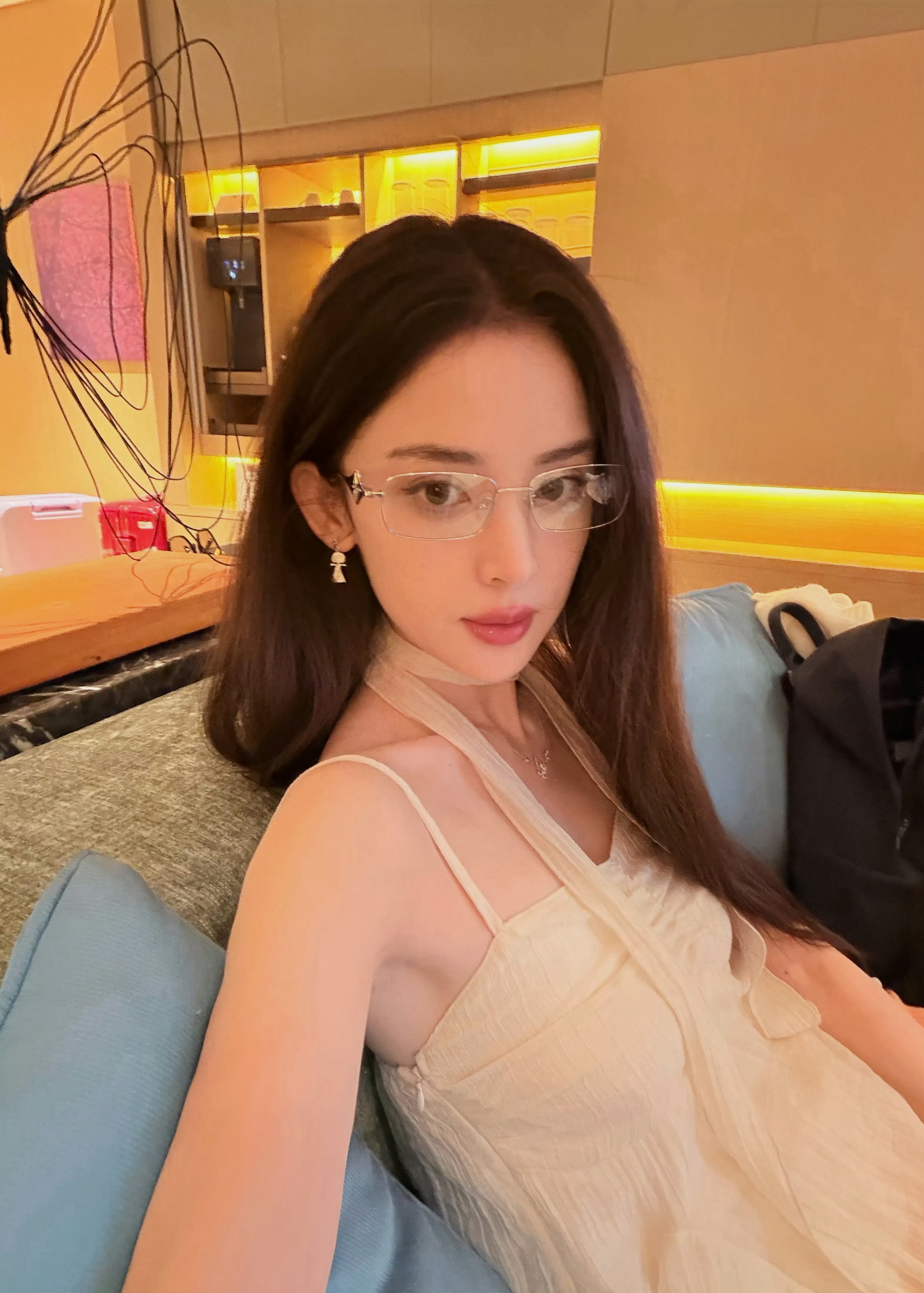戴眼镜的娜扎还是很棒