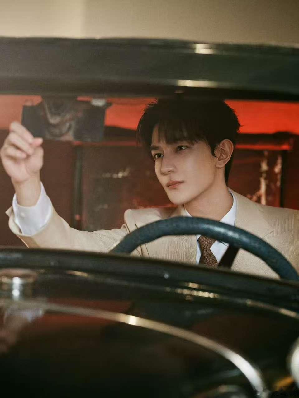 夏之光谁家的民国小少爷跑出来了 又清爽又贵气的感觉，真的是快要溢出来了呀，咱们的