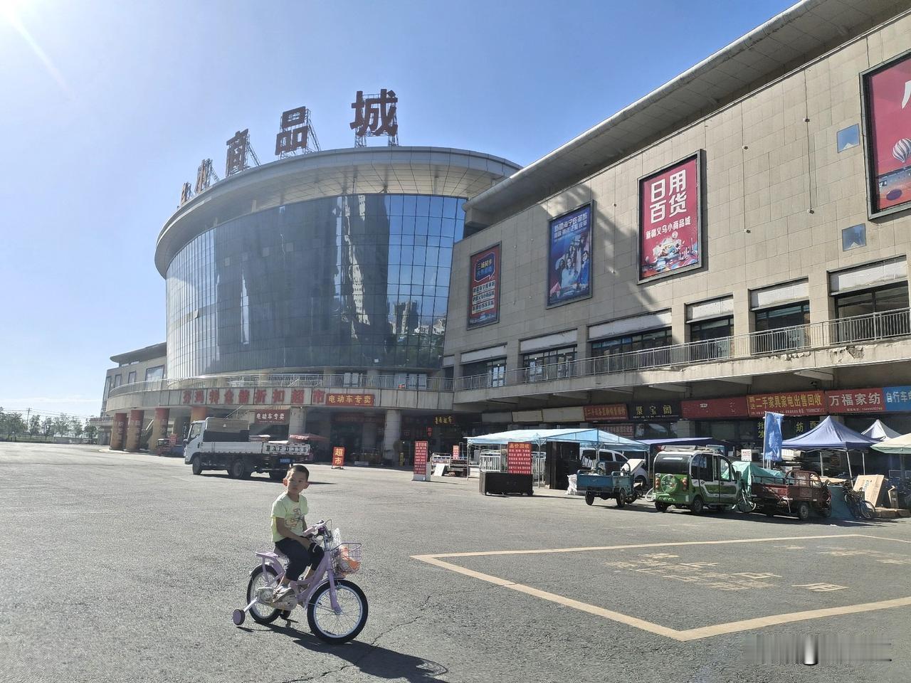 10年前，君豪义乌小商品城宣传的铺天盖地，电视广告和纸媒广告夺人眼球。
    