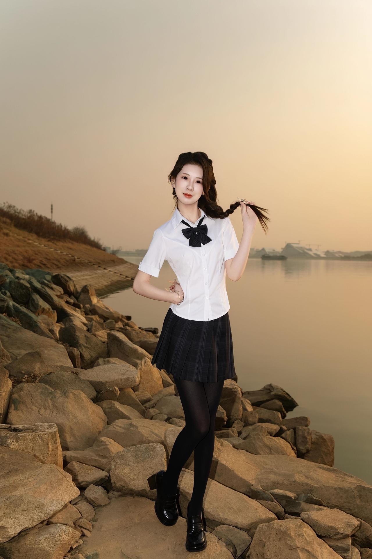 长沙约拍-夕阳&厚黑jk
模特：@派大欣 
设备：Canon EOS R62
长