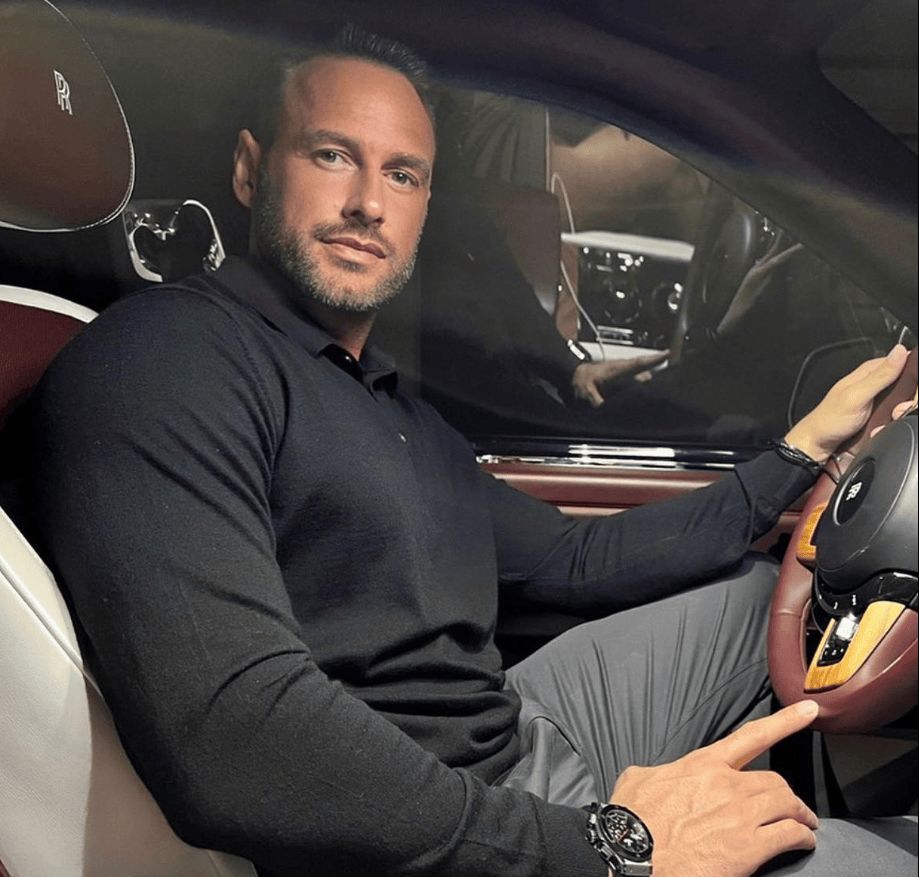 据《太阳报》报道，英国名人凯蒂-普莱斯的丈夫、41岁商人李-安德鲁斯声称自己正在