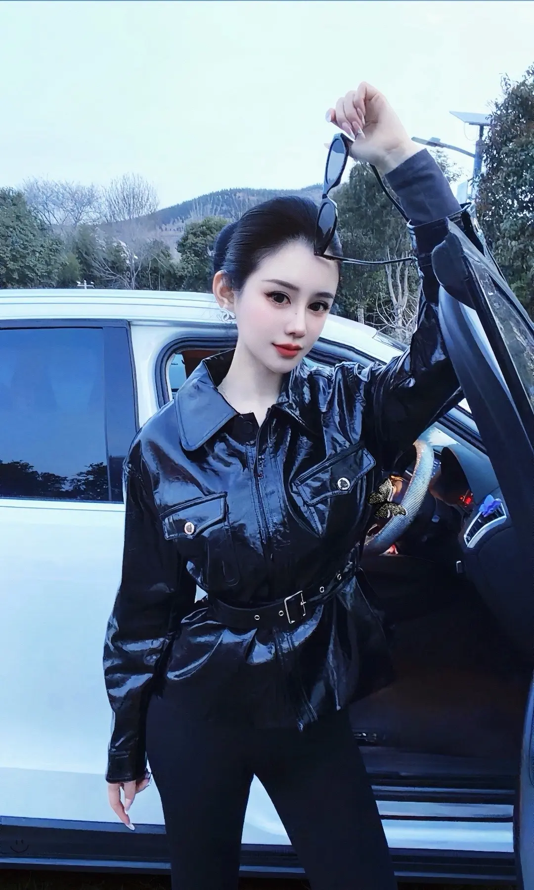 我人生唯一值得我回头的、就是回头看看我一个人走了多远。