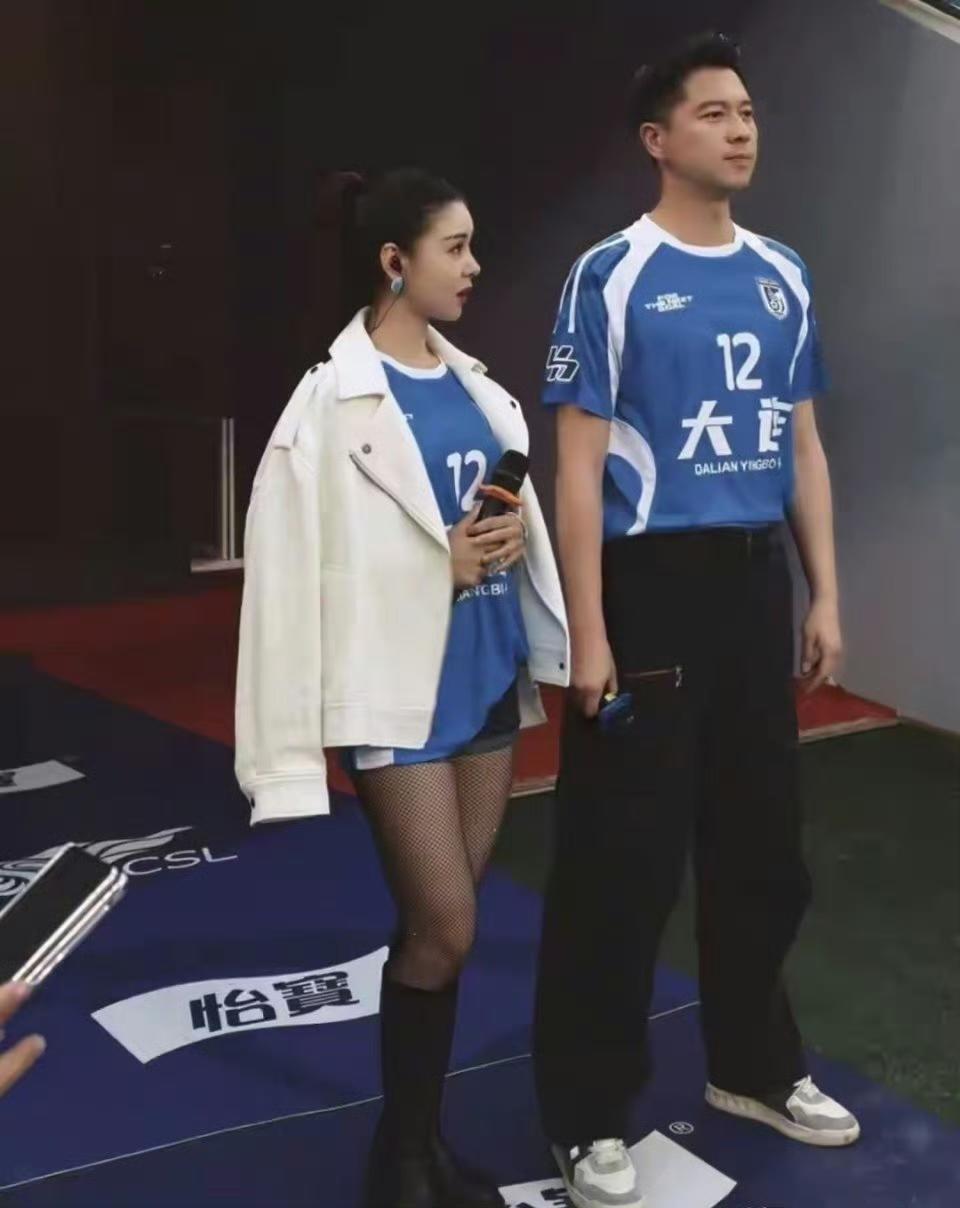 李小萌这些年不拍吻戏、敢素颜，根本不是什么“发福”，是压根不在乎别人说她胖瘦。她