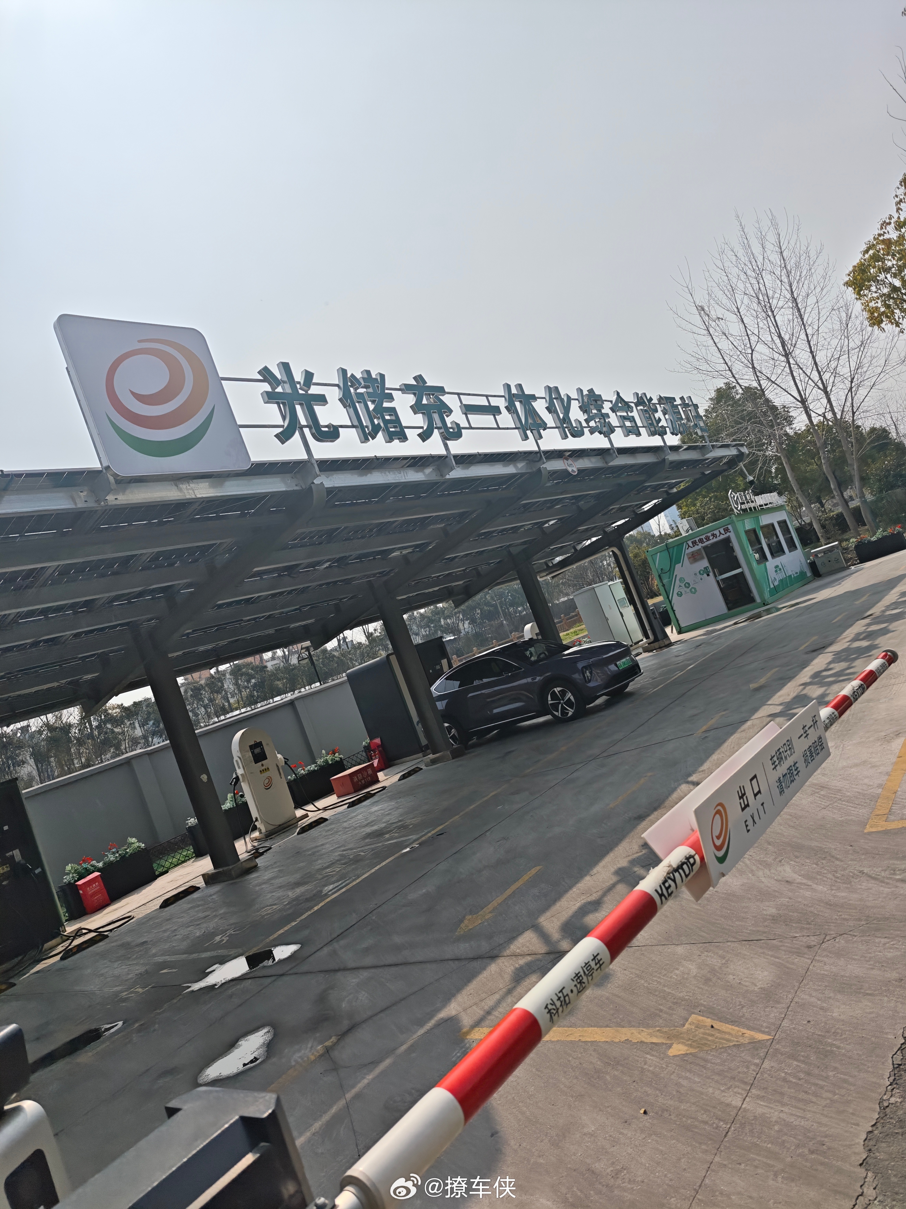 这会小区充电站没车充电，我一车独享才100kw，车多的时候只有30kw左右，充电