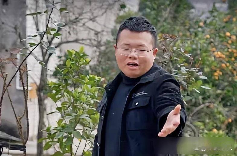 渝乡桃子：桃子新房完全修废？大家纷纷直言：尾款别给了，桃子连忙解释，直言：这只是