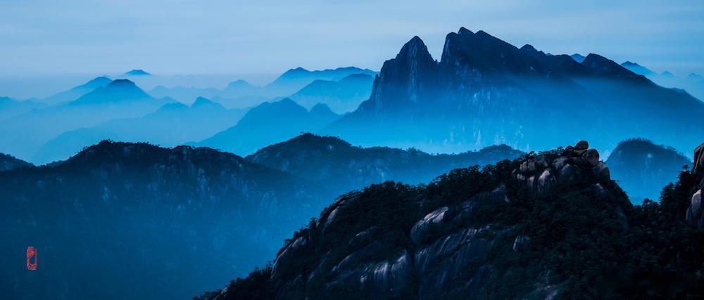 三清山自然幻境照进现实了  让世界爱上三清山 在三清山，奇异的岩石、清澈的溪水和