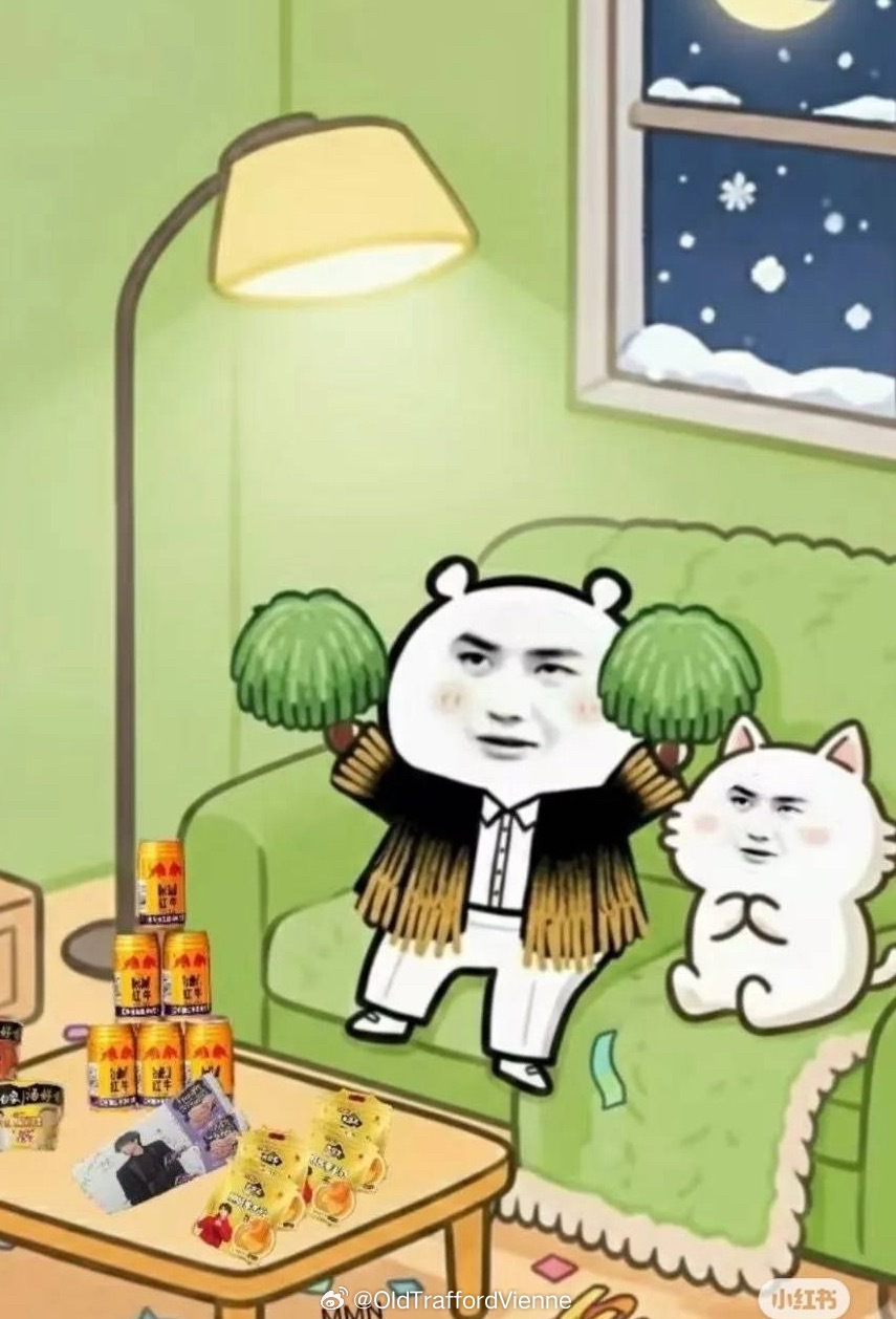 这么小就身披红旗为国争光了！牛！我还记得之前那个女生拿世界冠军的时候，王一博在这