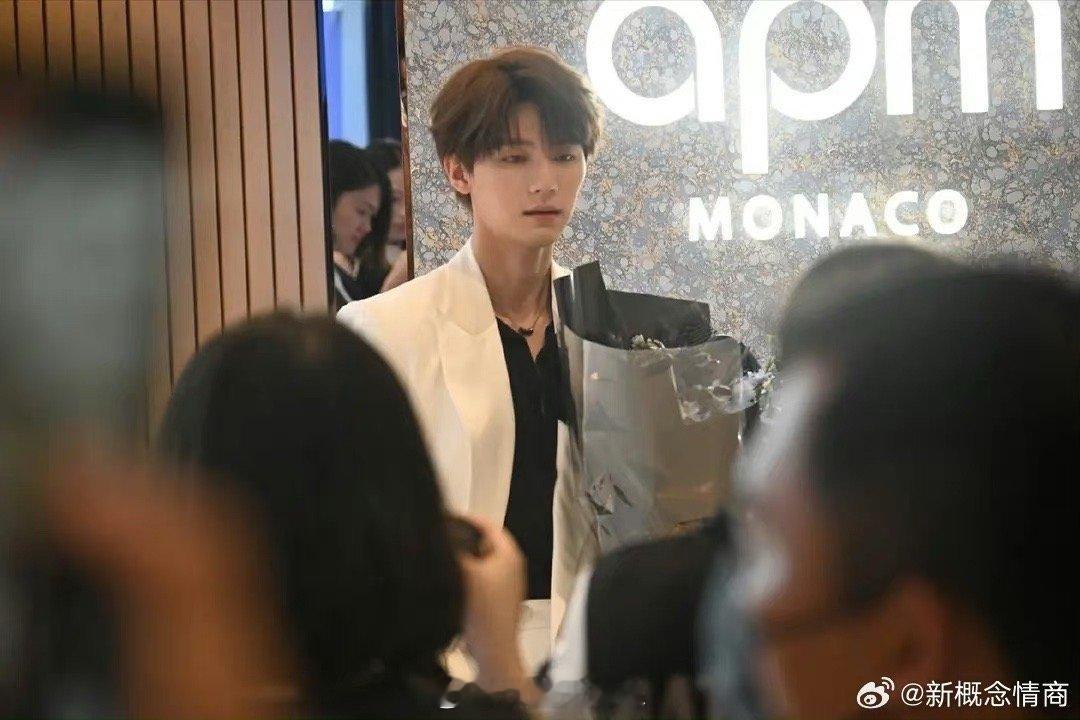 周翊然线下活动图🈶 小鹿晗 ​​​