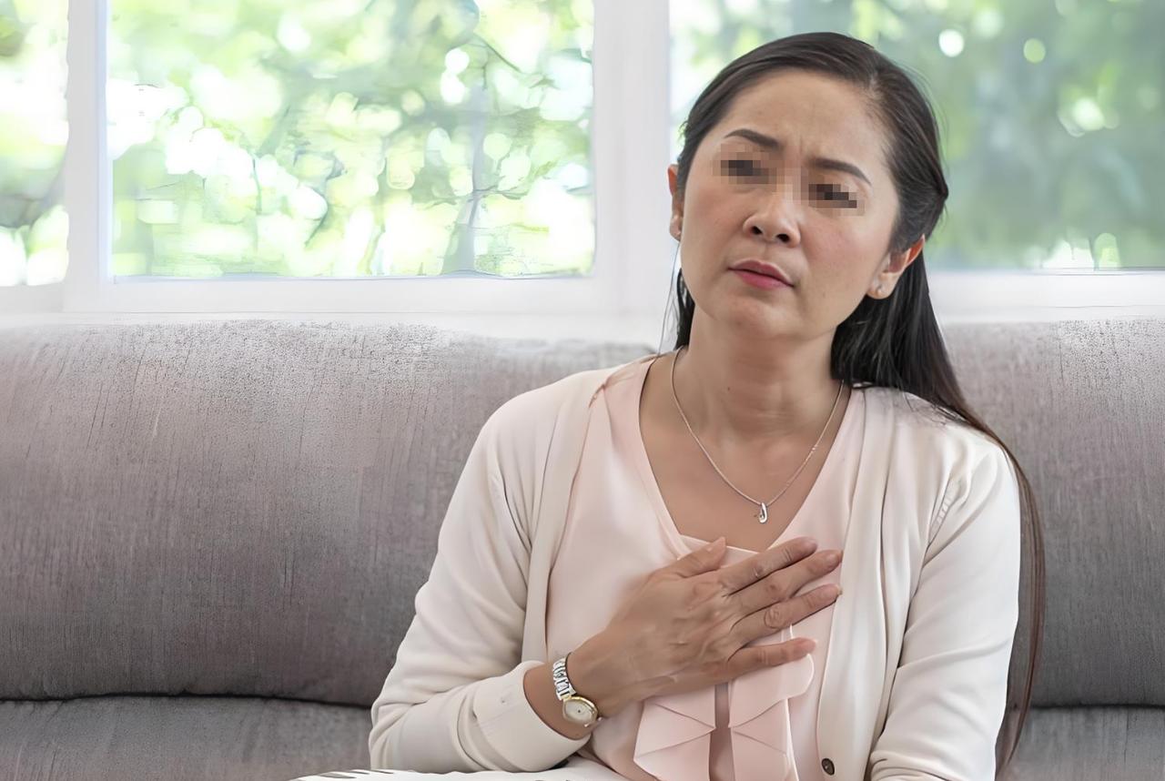 怕过年去医院不吉利，44 岁女子胸痛硬扛 27 小时，一查直接心梗！
春节本是团