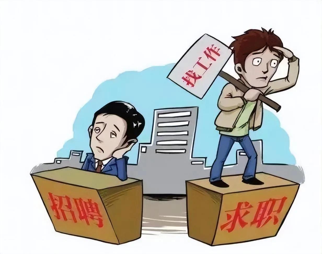 今天和我们公司的人事一起吃午饭，顺便问问给我的小组招人的情况。
我们组后面几个月