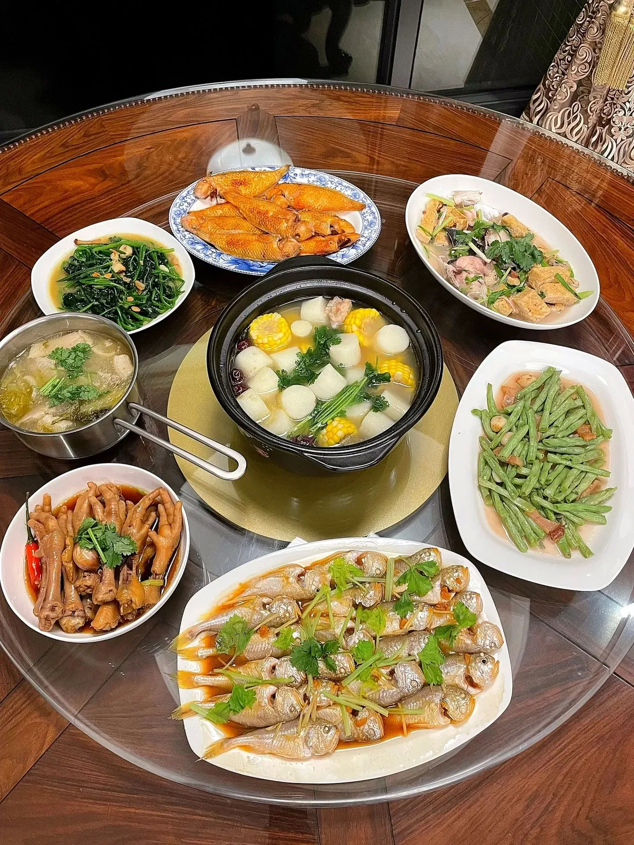 图一，广东老板请吃饭图二，江西老板请吃饭图三，浙江老板请吃饭广东老板说:“ 每一
