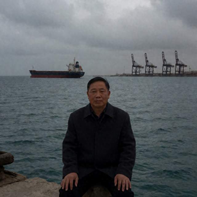胡塞三轮导弹打沙特炼油厂，红海航运又绷紧了