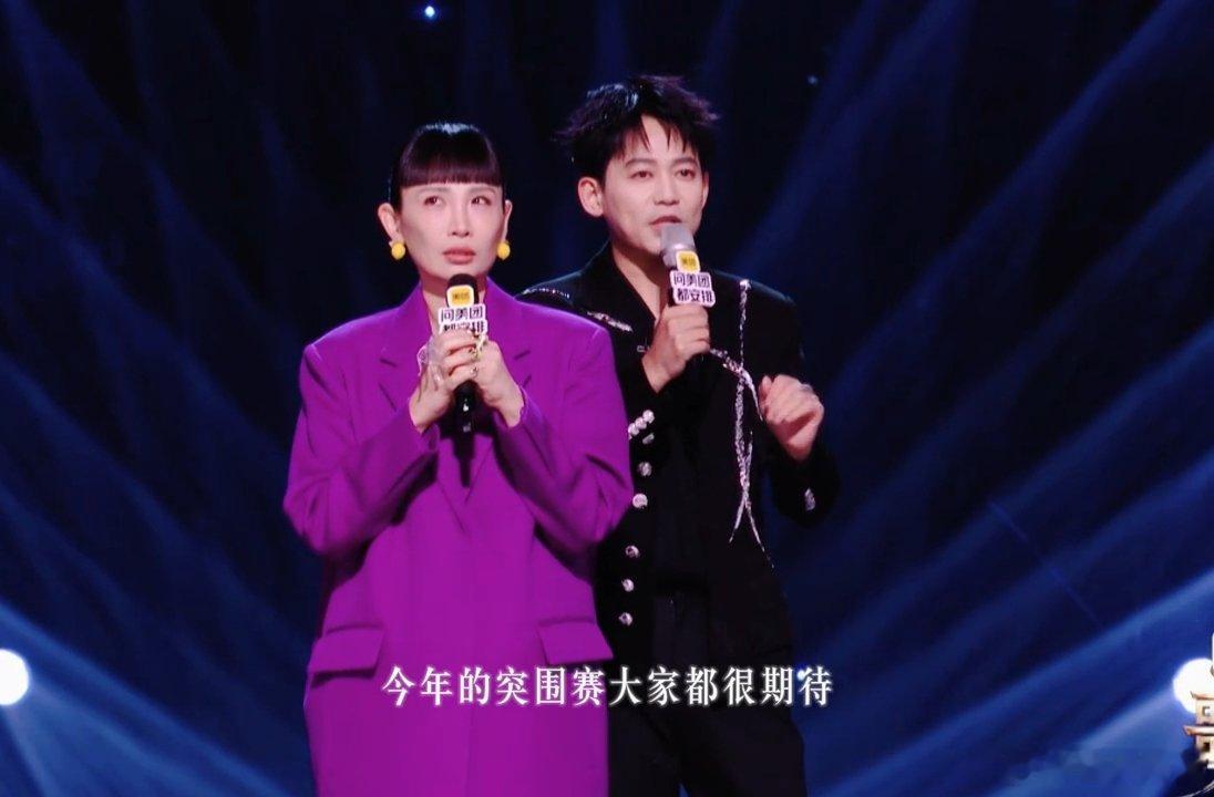 苏醒是懂喊话歌手节目组的自带灵魂中译中技能，什么话经他一说，直白又好笑，氛围感稳