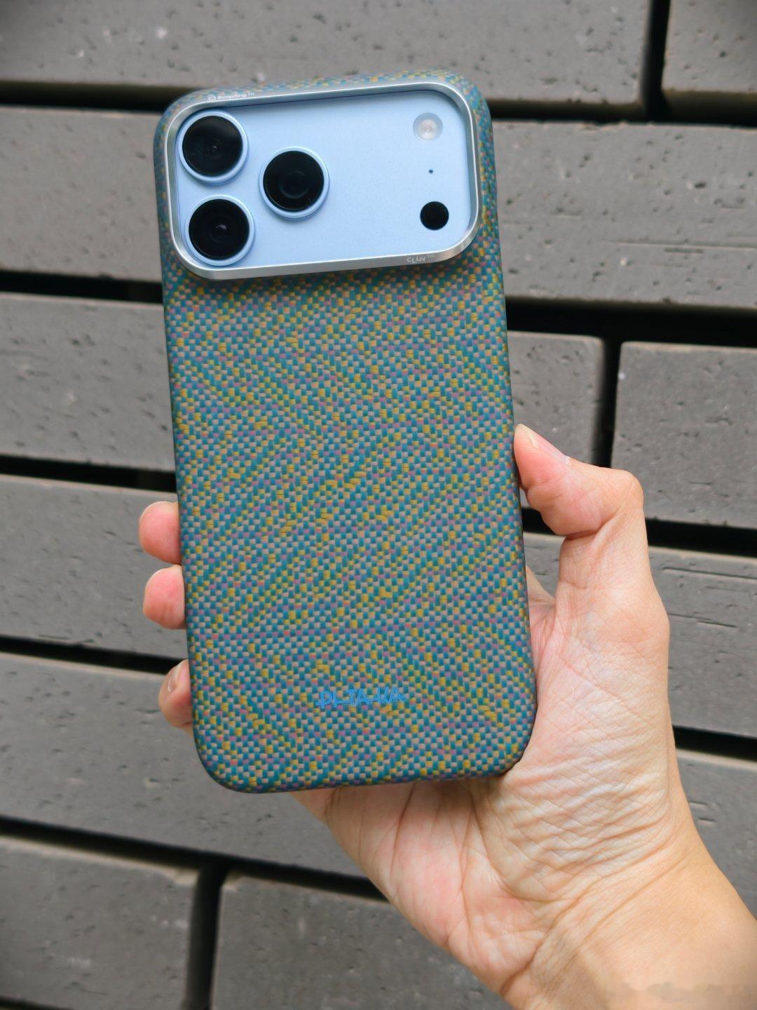 今年给iPhone18Promax依旧安排了PITAKA，质感真心没得说，我选了