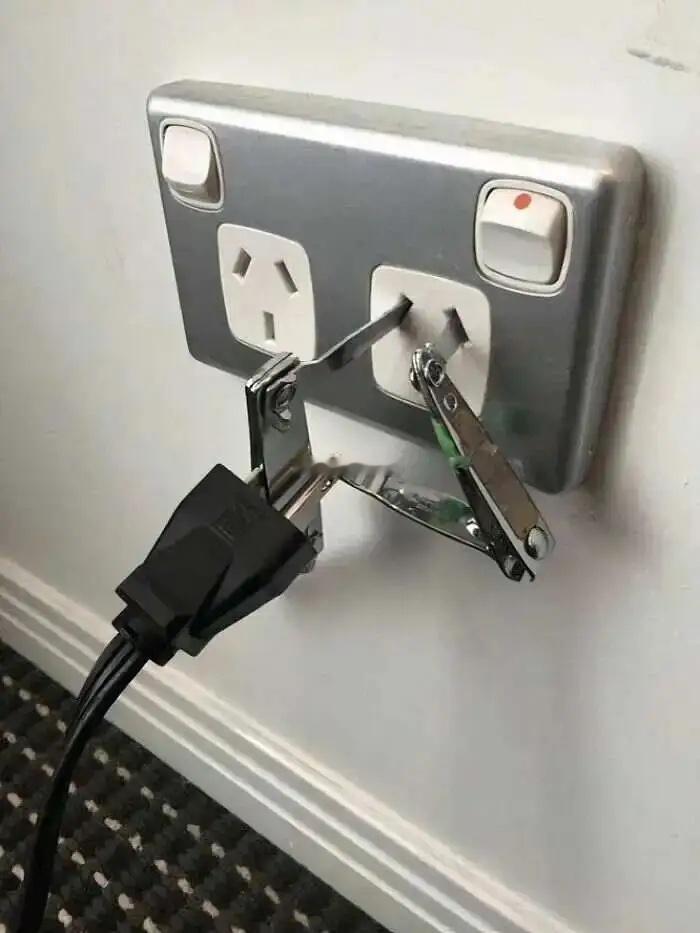 有没有30年的老电工说说，这样操作真的能通电吗？ 